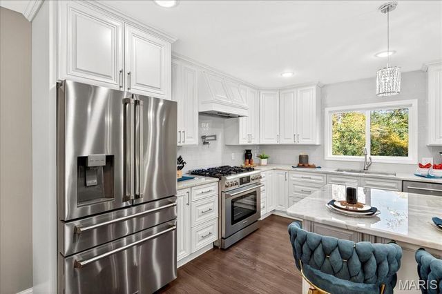 8021 Bennett Avenue, Richmond Heights, MO 63117