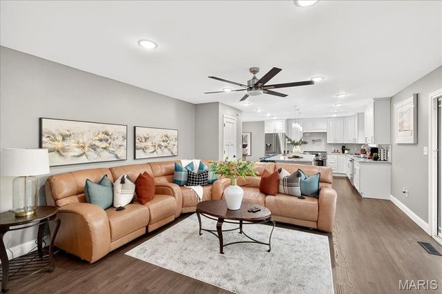 8021 Bennett Avenue, Richmond Heights, MO 63117