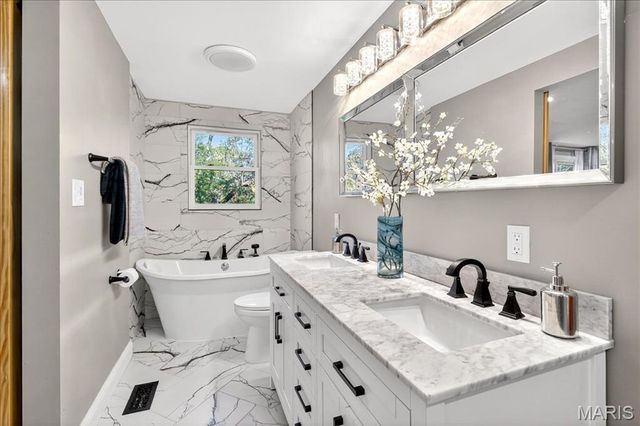 8021 Bennett Avenue, Richmond Heights, MO 63117