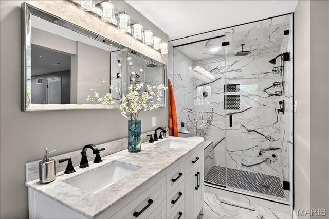 8021 Bennett Avenue, Richmond Heights, MO 63117