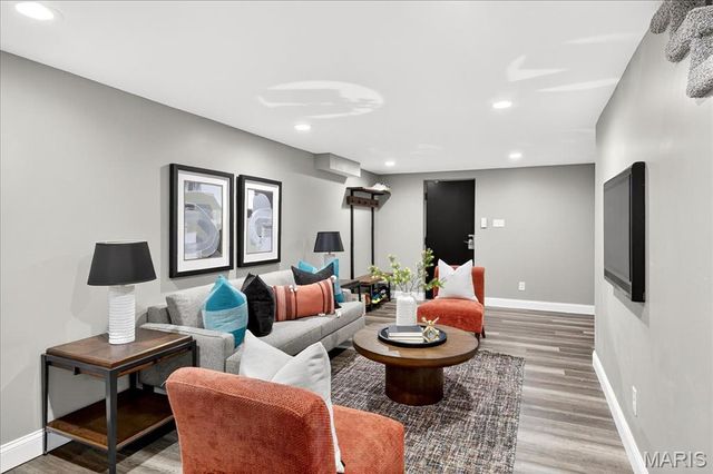 8021 Bennett Avenue, Richmond Heights, MO 63117