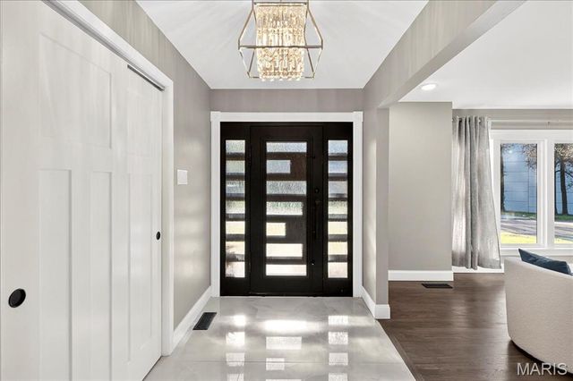 8021 Bennett Avenue, Richmond Heights, MO 63117