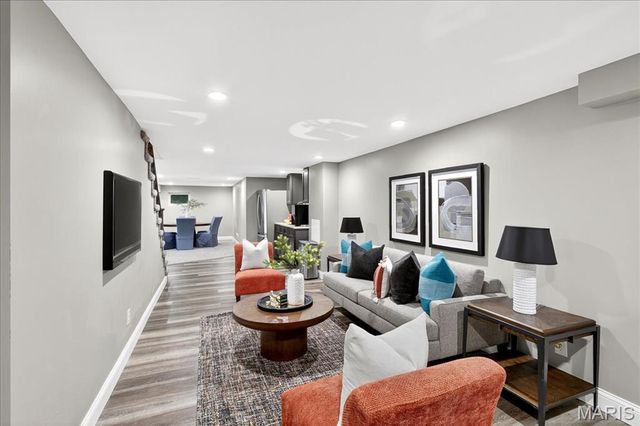 8021 Bennett Avenue, Richmond Heights, MO 63117