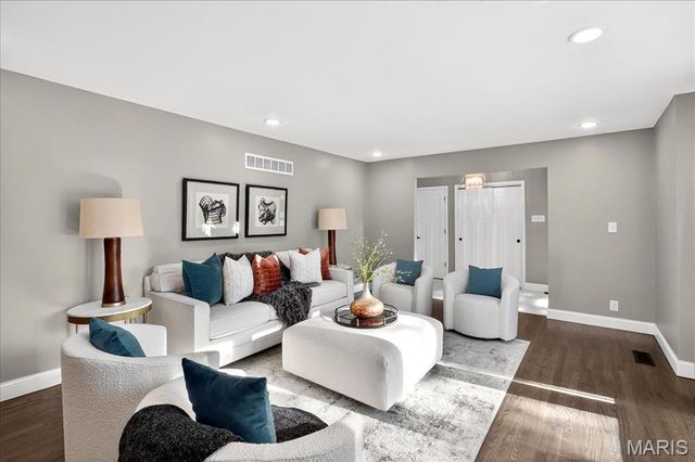 8021 Bennett Avenue, Richmond Heights, MO 63117