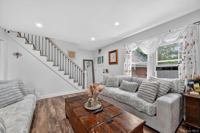 239 Leslie Avenue, New Windsor, NY 12553