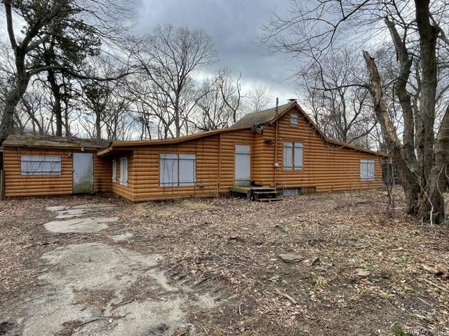 34 Peach Street, Central Islip, NY 11722