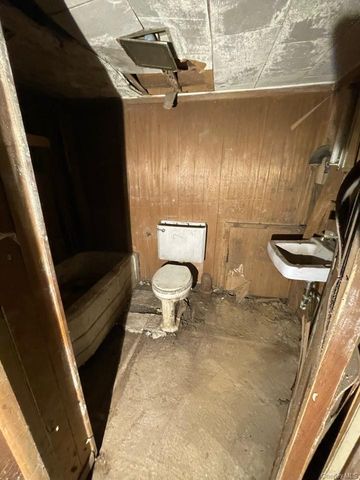 34 Peach Street, Central Islip, NY 11722