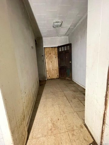 34 Peach Street, Central Islip, NY 11722