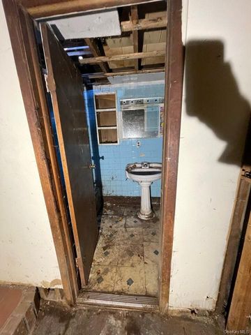 34 Peach Street, Central Islip, NY 11722