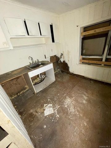 34 Peach Street, Central Islip, NY 11722