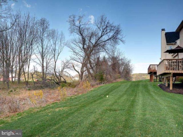 310 WAYNEBROOK DR, Chester Springs, PA 19425