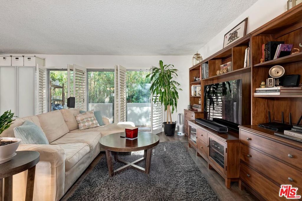 4445 Cartwright Avenue 310, Toluca Lake, CA 91602 — photo 4
