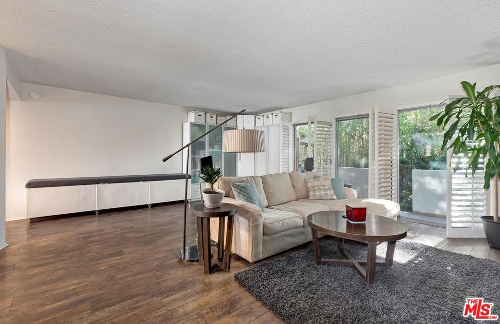 4445 Cartwright Avenue 310, Toluca Lake, CA 91602 — photo 5