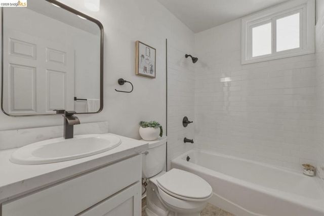 1116 E 20Th St, Oakland, CA 94606