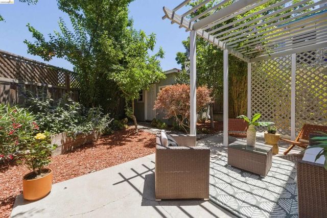 1116 E 20Th St, Oakland, CA 94606