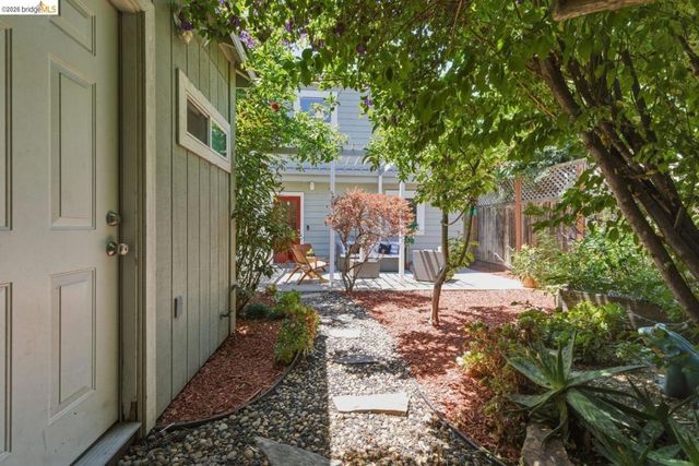 1116 E 20Th St, Oakland, CA 94606