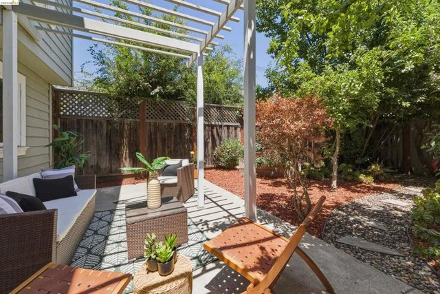 1116 E 20Th St, Oakland, CA 94606
