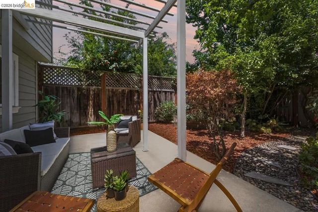 1116 E 20Th St, Oakland, CA 94606