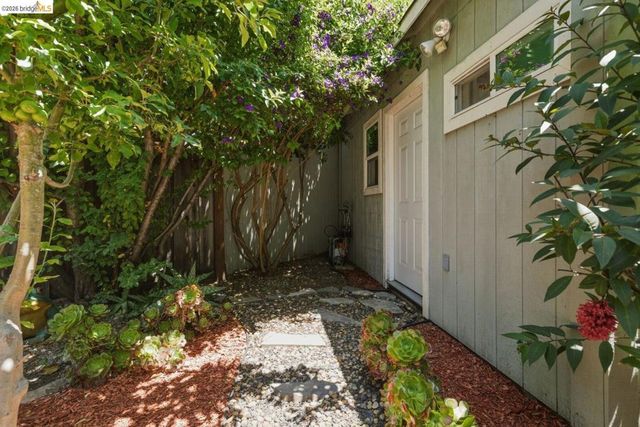 1116 E 20Th St, Oakland, CA 94606