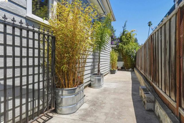 1116 E 20Th St, Oakland, CA 94606