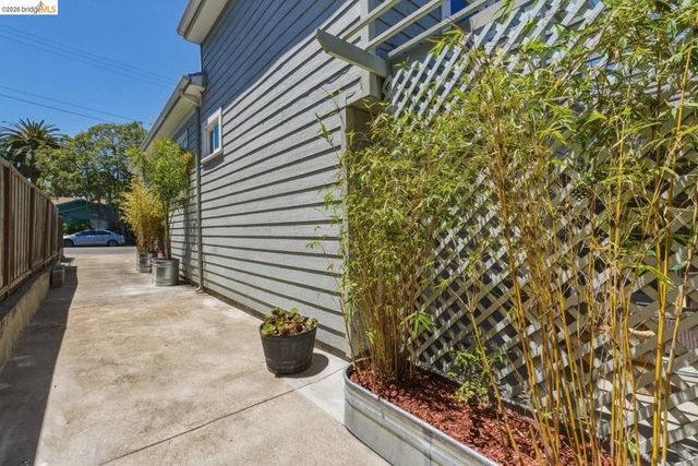 1116 E 20Th St, Oakland, CA 94606