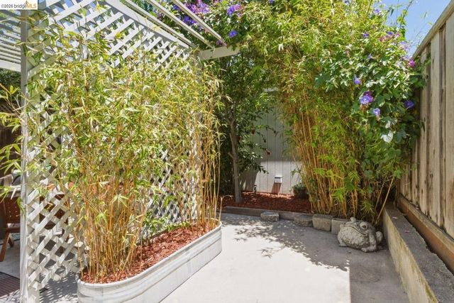 1116 E 20Th St, Oakland, CA 94606