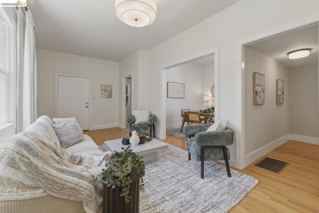 1116 E 20Th St, Oakland, CA 94606