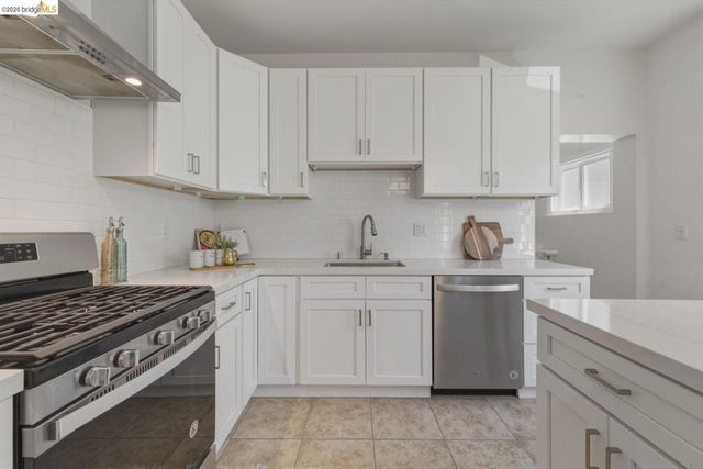 1116 E 20Th St, Oakland, CA 94606