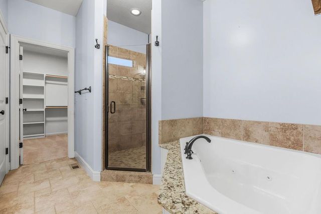 4552 NE PARK RIDGE Avenue, Lee's Summit, MO 64064