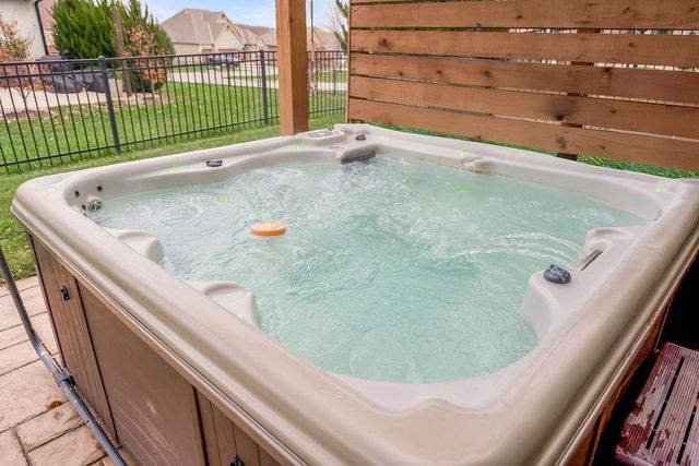 4552 NE PARK RIDGE Avenue, Lee's Summit, MO 64064