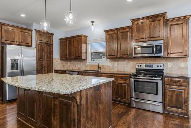 4552 NE PARK RIDGE Avenue, Lee's Summit, MO 64064