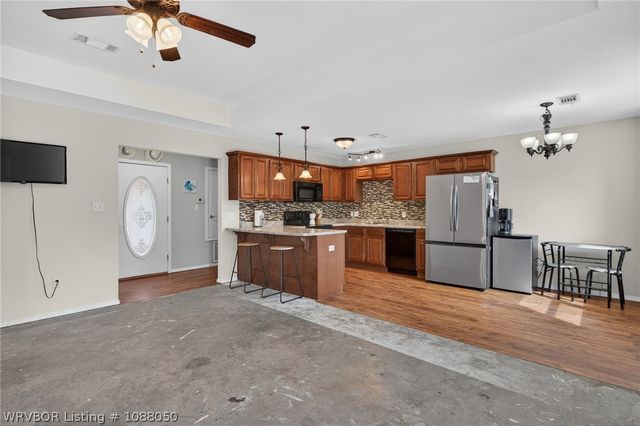 806 N 9th Street, Van Buren, AR 72956