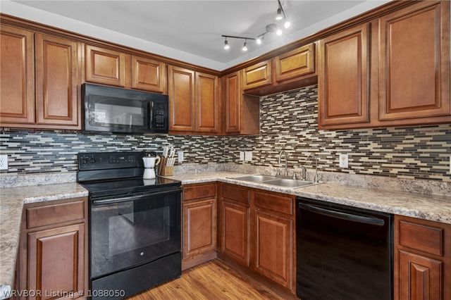 806 N 9th Street, Van Buren, AR 72956