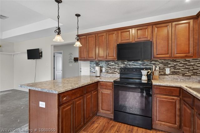 806 N 9th Street, Van Buren, AR 72956