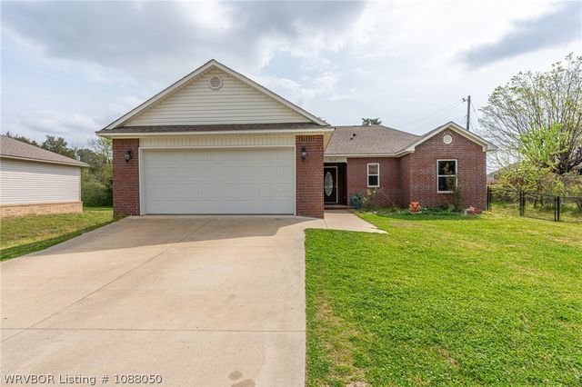 806 N 9th Street, Van Buren, AR 72956