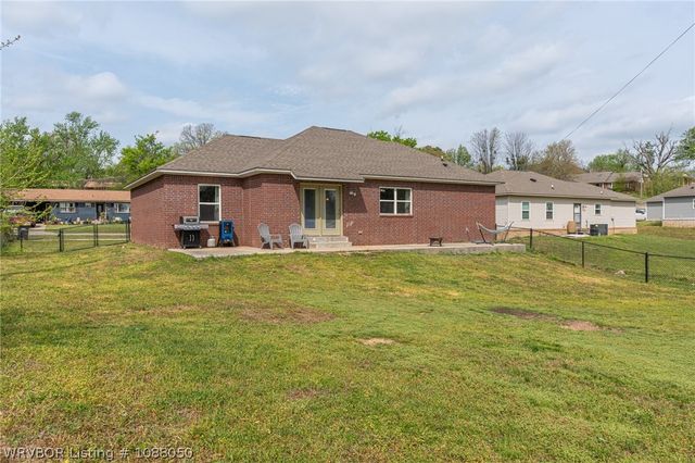 806 N 9th Street, Van Buren, AR 72956
