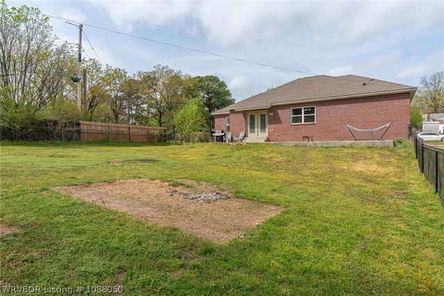 806 N 9th Street, Van Buren, AR 72956