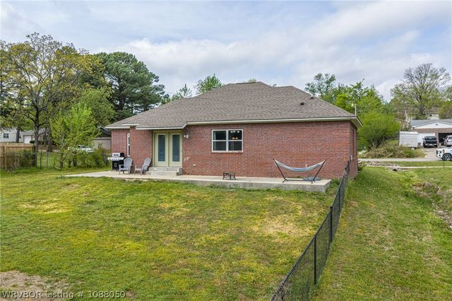 806 N 9th Street, Van Buren, AR 72956