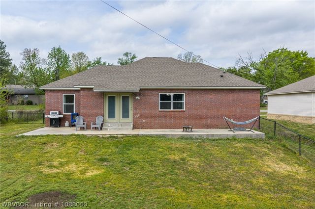 806 N 9th Street, Van Buren, AR 72956