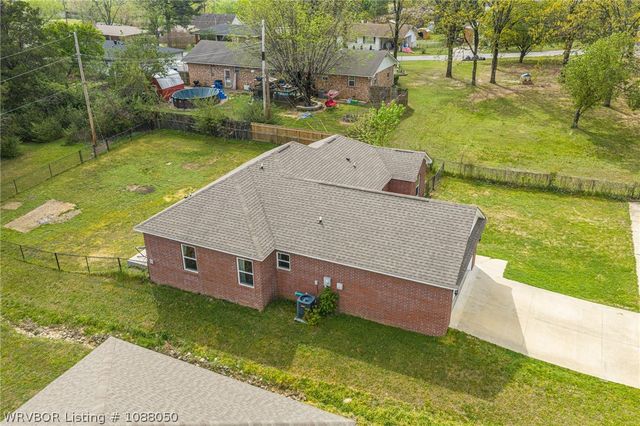 806 N 9th Street, Van Buren, AR 72956