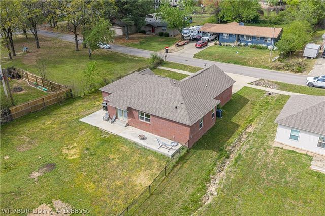 806 N 9th Street, Van Buren, AR 72956