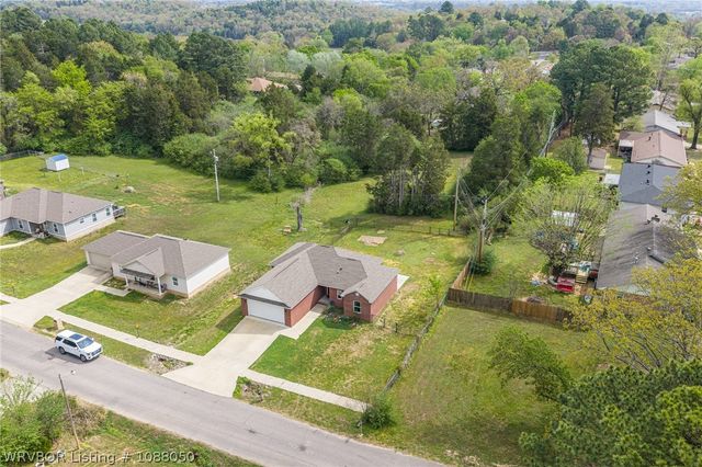 806 N 9th Street, Van Buren, AR 72956