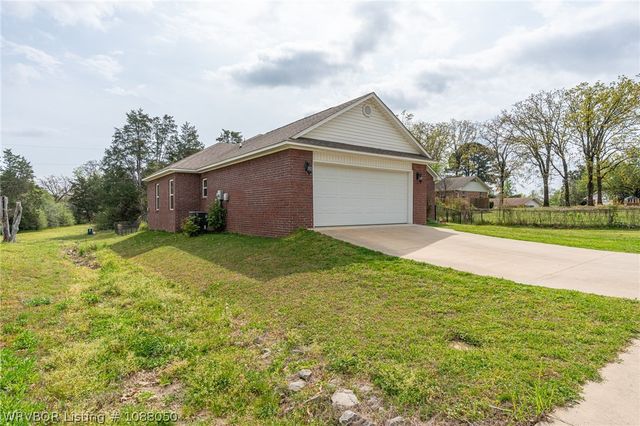 806 N 9th Street, Van Buren, AR 72956