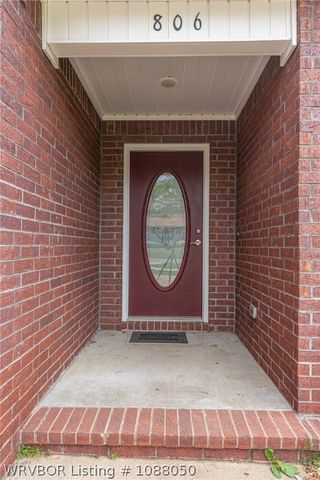 806 N 9th Street, Van Buren, AR 72956