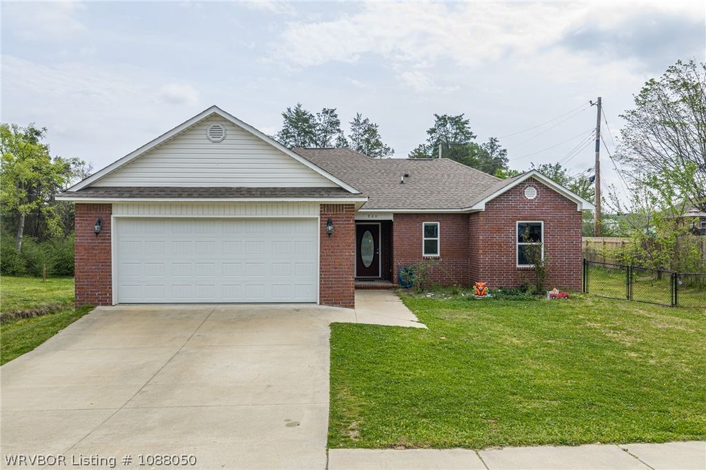 806 N 9th Street, Van Buren, AR 72956