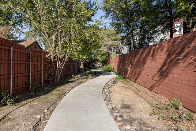 2623 N Garrett Avenue, Dallas, TX 75206