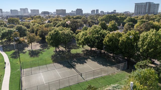 2623 N Garrett Avenue, Dallas, TX 75206