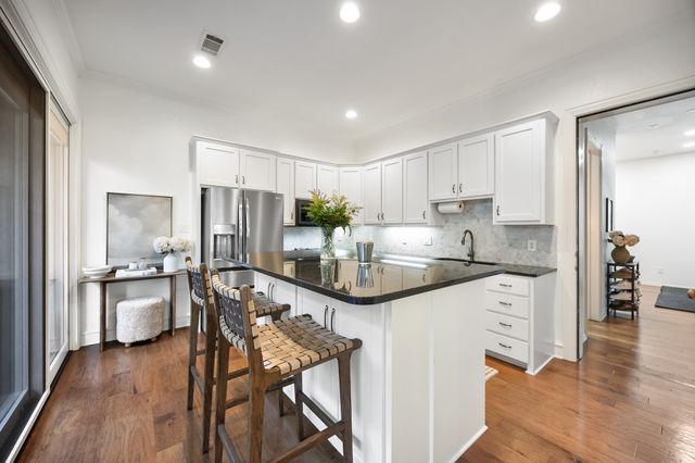 2623 N Garrett Avenue, Dallas, TX 75206