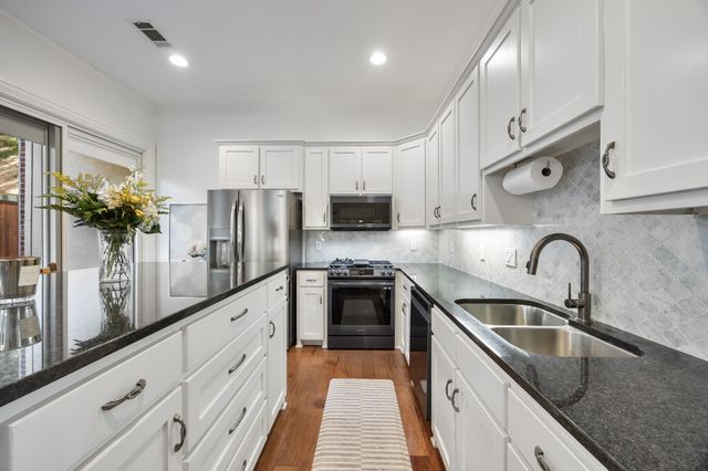 2623 N Garrett Avenue, Dallas, TX 75206