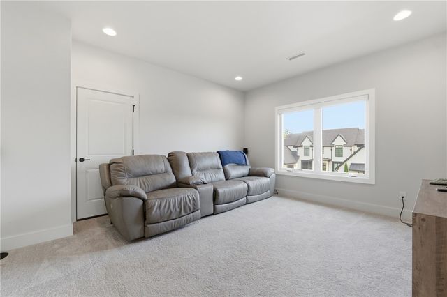 8001 W Ardmore Street, Rogers, AR 72758